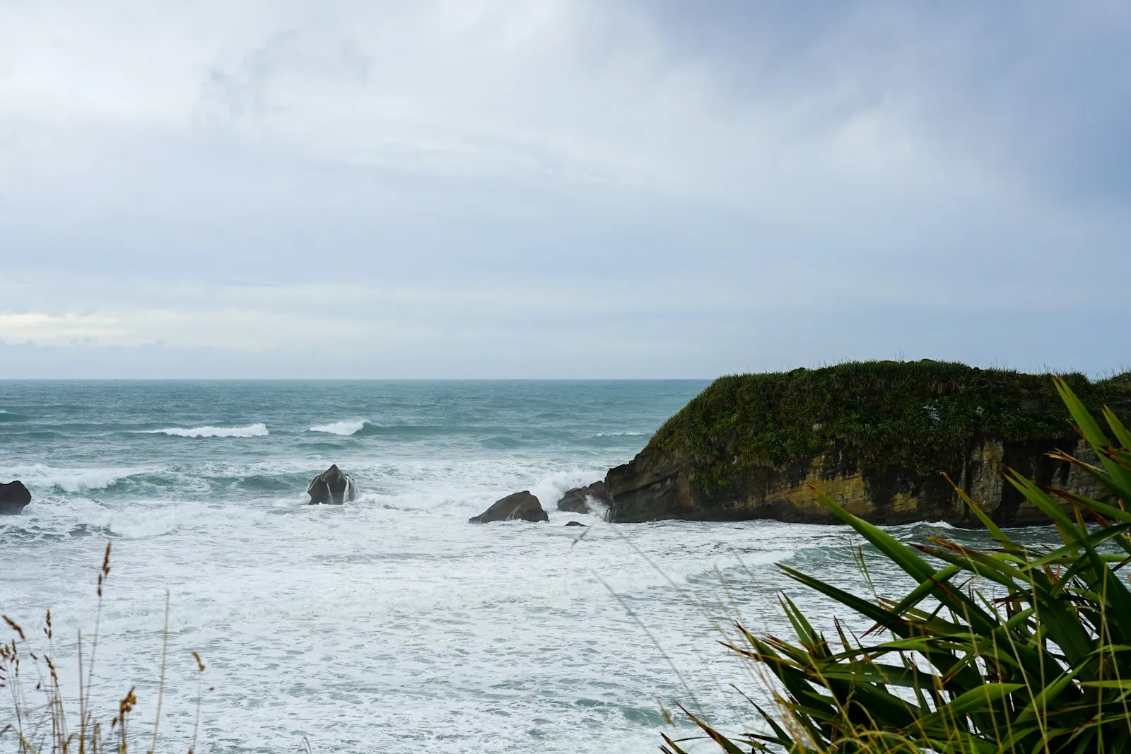 New Zealand west coast beach - dramatic waves and coastline